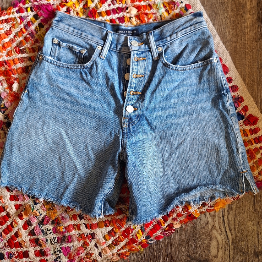 Lucky Brand distressed Traveler Shorts size 4 100% cotton